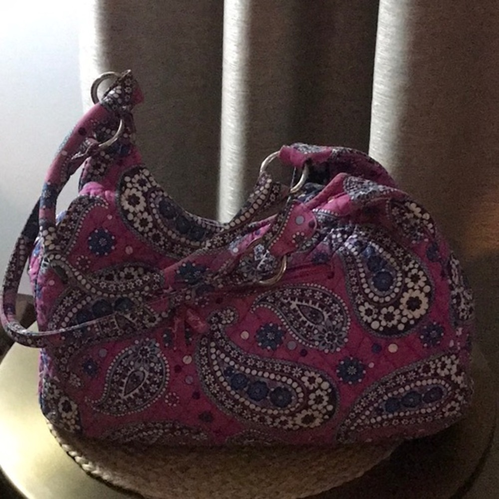 VERA BRADLEY PAISLEY QUILTED SHOULDER BAG MAGNET CLOSURE 1 ZIP UP OUTTER POCKET